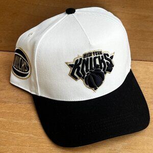 MITCHELL & NESS NBA NEW YORK KNICKS PRO PINCH SNAPBACK HAT Structured NEW (RARE)